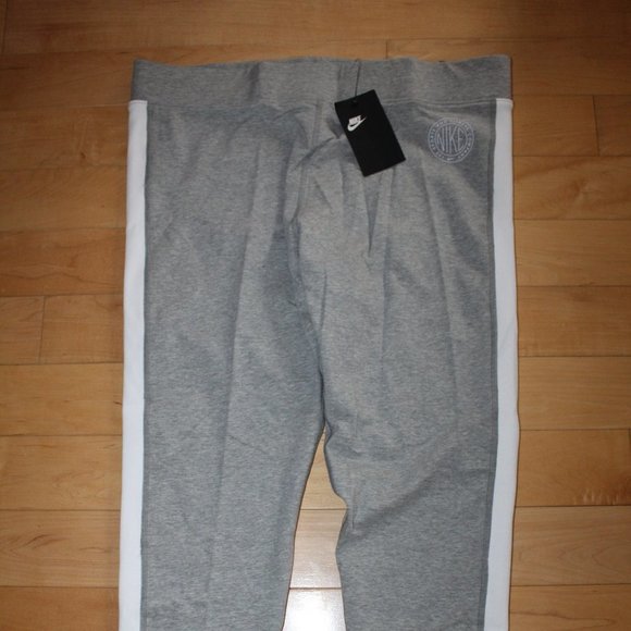 NWT NIKE WOMEN'S FEMME LOGO LEGGINGS GRAY WHITE‎ - Picture 6 of 7